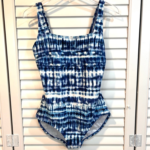 SPEEDO BRAND NEW WITH TAGS SQUARE NECK - Picture 1 of 6